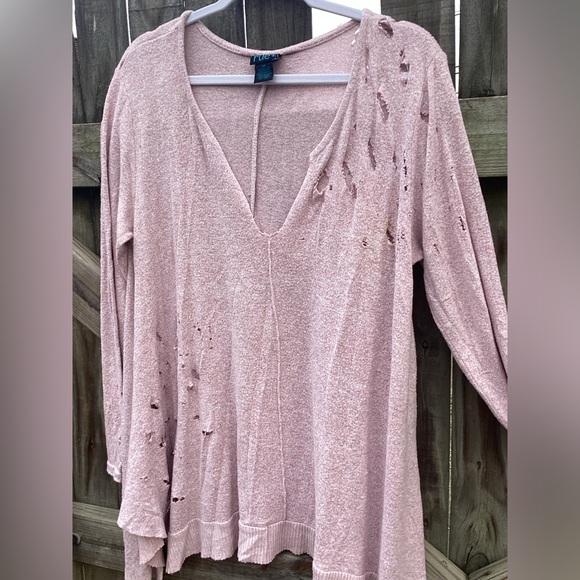 Rue + pink distressed sweater size 2X - Picture 2 of 6
